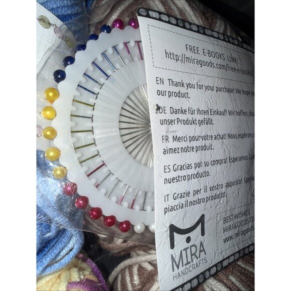 Mira Handcrafts 4 skeins of yarn 2 crochet hooks 40 Berry Pins Opened Bag New - Picture 5 of 13